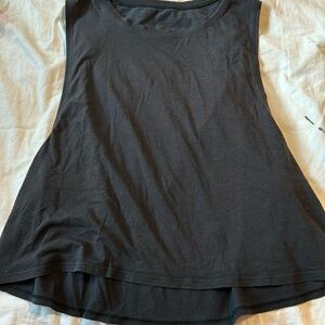 part cropped lululemon tank, cut in the back